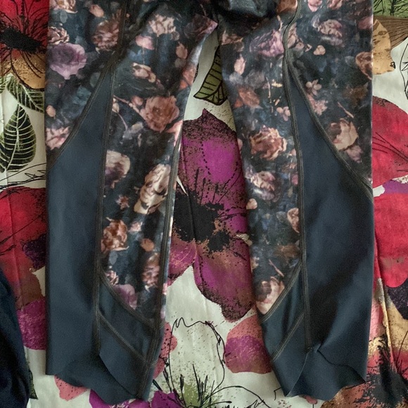 Lululemon Wunder Under Crop II (Special Edition) *Scallop 24" - Picture 7 of 9